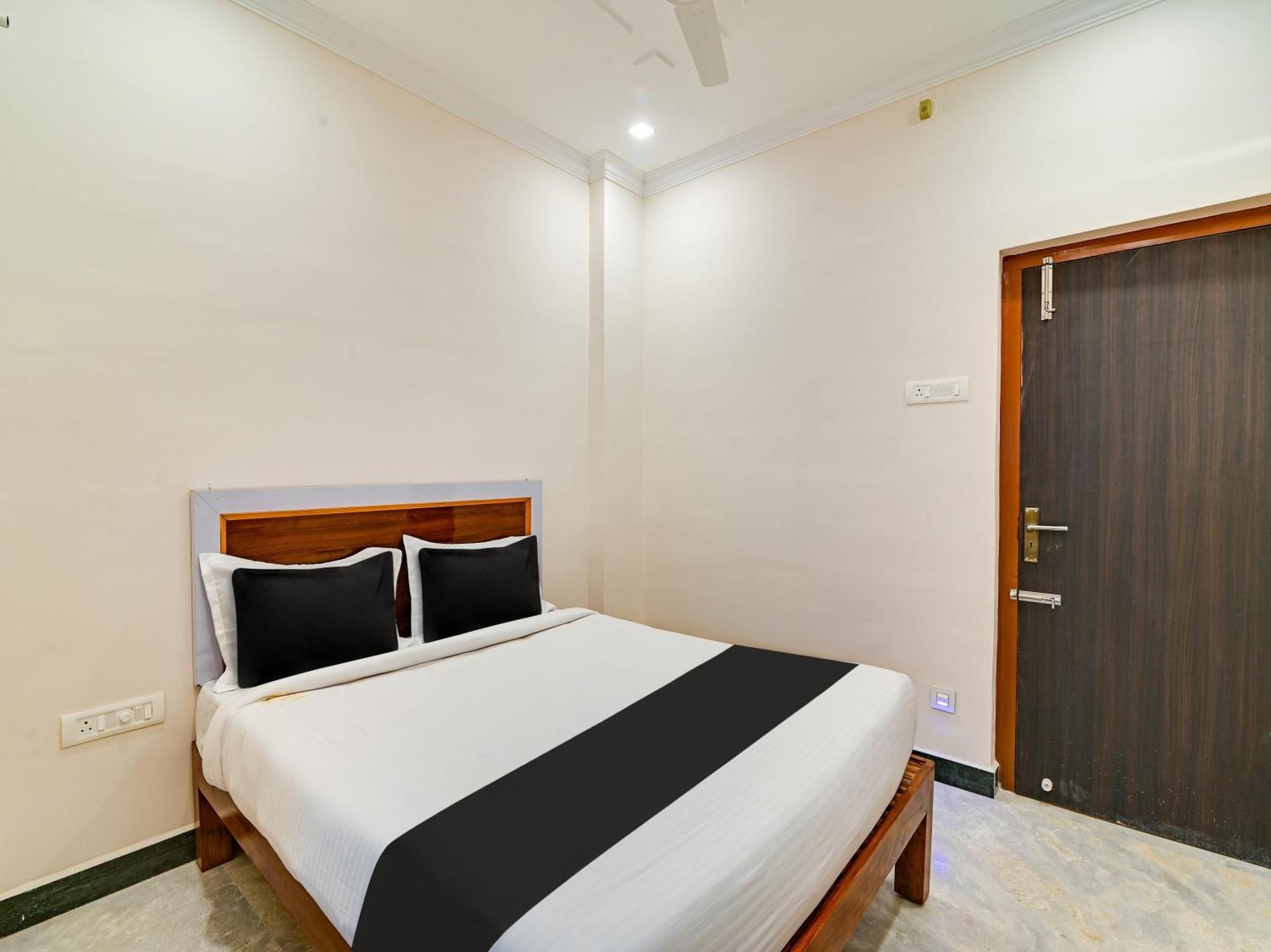 Hotel O Rj Royal Inn Веллуру Екстер'єр фото